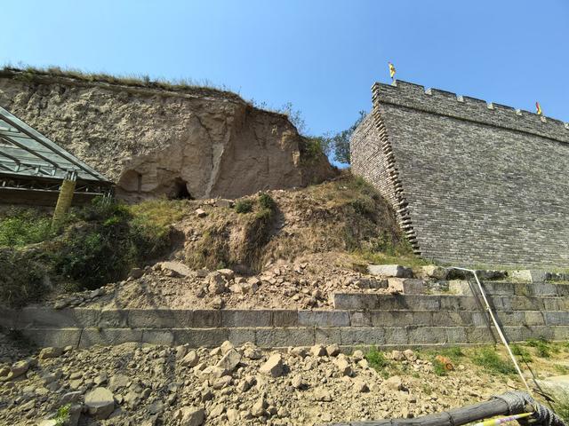 开车路过潼关，要不是路边肉夹馍店的诱惑，差点错失这处旅游美景