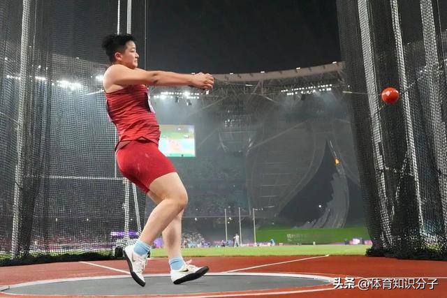 77米24！超越奥运冠军！18岁小将创造女子链球神话，女版刘翔？