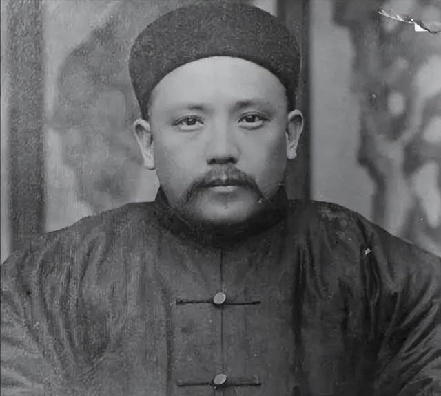 16年袁世凯去世前预言：有三个人可能统治中国，这三个人是谁？