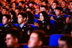 什么是英雄？图片