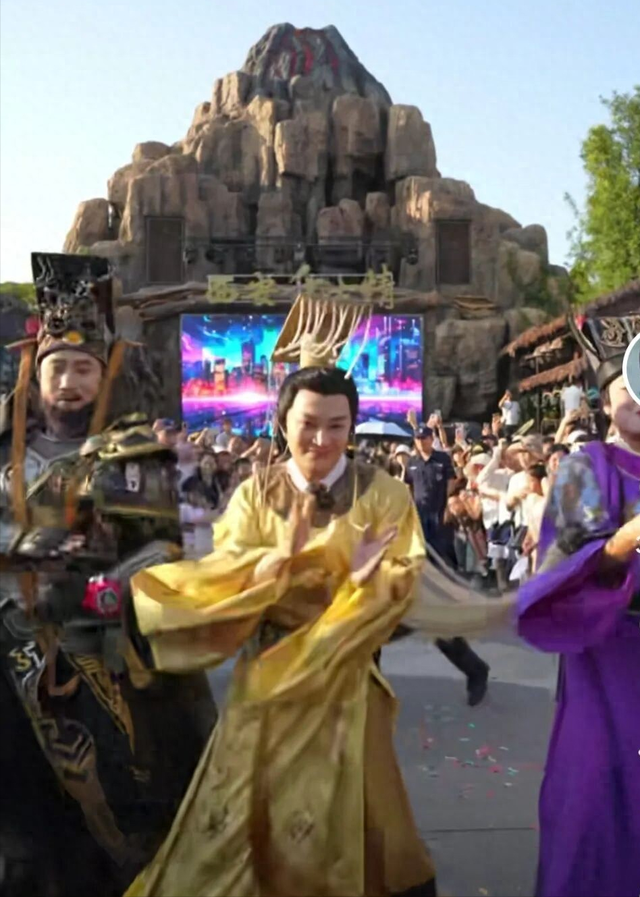 5A景区遇冷， 明星扎堆乐园当NPC，游客狂买单，背后暗藏流量密码