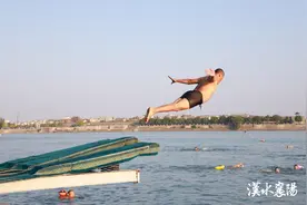襄阳人的夏日狂欢：汉江游泳、夜市美食…这些你试过了吗？图片