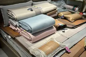 持续高温，凉席也开始“卷”起来！图片