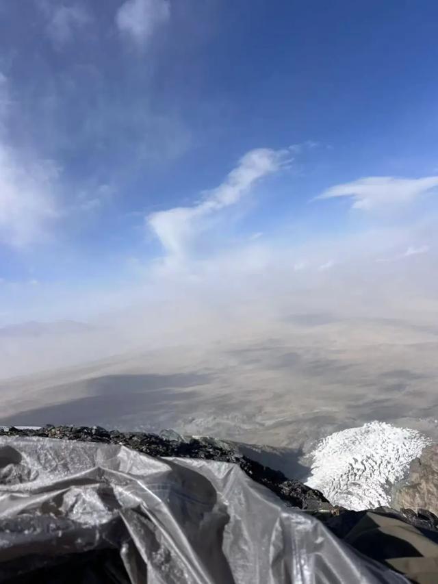 一登山者独登慕士塔格峰遭遇惊心经历：两次坠崖捡回一条命，脚趾冻伤至今呈黑色