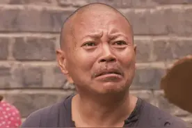 《大宅门》你根本不知，郑老屁为讨好七爷吃撑死的背后，藏着什么图片