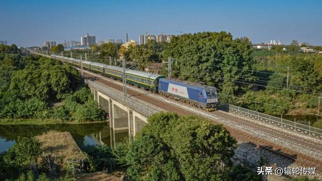 开往春天的普铁丨一路繁花相伴，品牌与春光同行