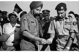 印度老兵哭着说：中国三个人追着我们一个营打，还嫌我们投降慢图片