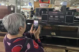 线上二手交易越来越便捷 桂林这个旧货市场周末还是很热闹图片