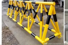 学校门口防撞栏，防撞墩，护学岗，学生安全了，评论区炸锅了图片
