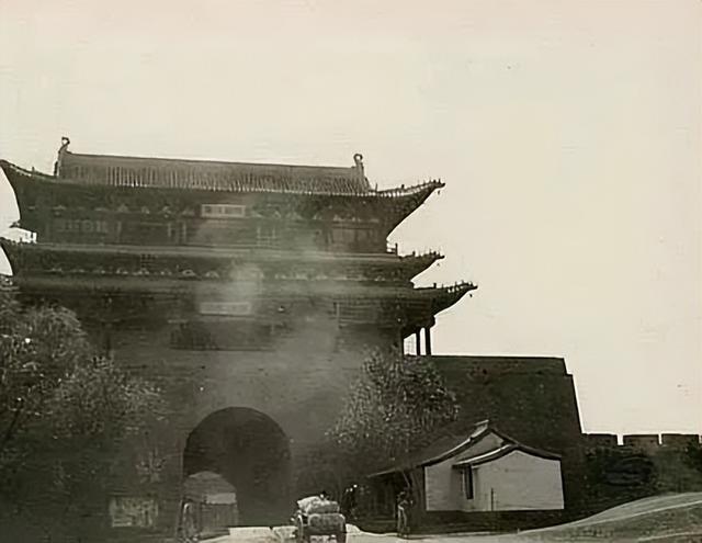太原复建明清府城振武门，城楼微缩景观亮相街头，锦绣太原打卡地