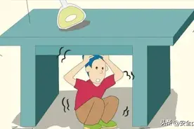 台湾地区7.3级强震，柯文哲趴地躲桌下，为他应急逃生意识点赞图片