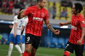 火力全开！成都蓉城狂轰7球，青岛西海岸遭遇“噩梦之夜”！图片