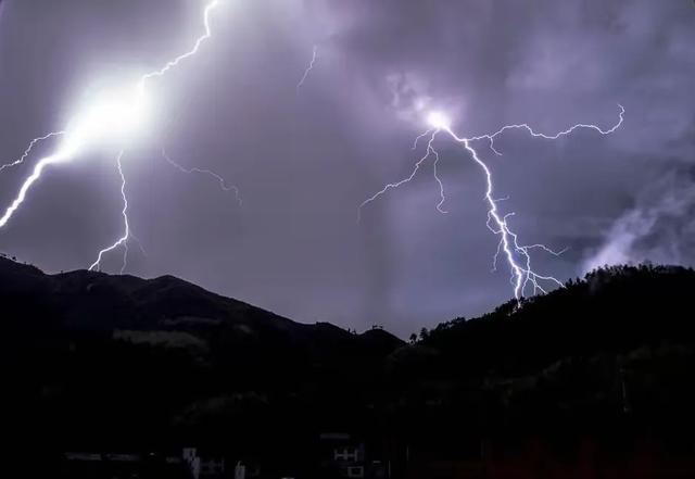 今日入伏，老人说最怕“入伏一日雨”，入伏天下雨有啥预兆？