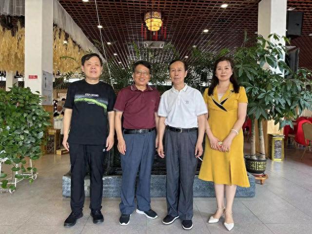 惠风滋润枝头秀 硕果金秋格外红--现代书画网携手书画名家扎根乡村
