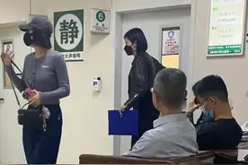 秦岚现身北京医院，找耳鼻喉专家治嗓子，挂号费就要上千元图片