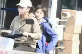 笑疯了！陈若琳骑电驴载全红婵被举报没戴头盔，道歉视频太美了！图片