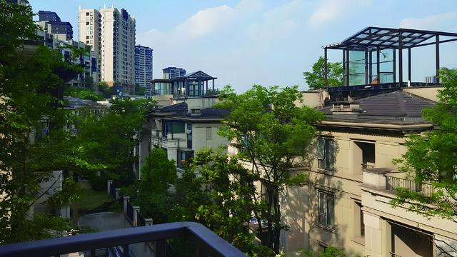 2025重庆十大最贵小区：香樟林别墅、棕榈泉国际花园、龙湖蓝湖郡