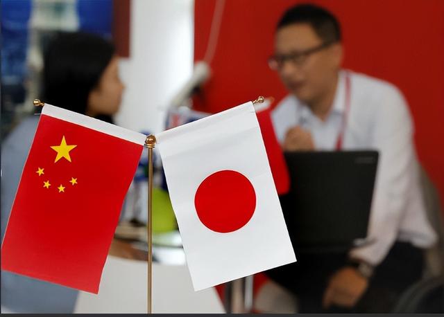 事态严重了，日本连开3枪，蔡英文已离岛，解放军通牒发往东京