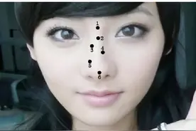 嘴角眼角的痣，到底能不能去除？医生：有两种痣要留意，危及性命图片