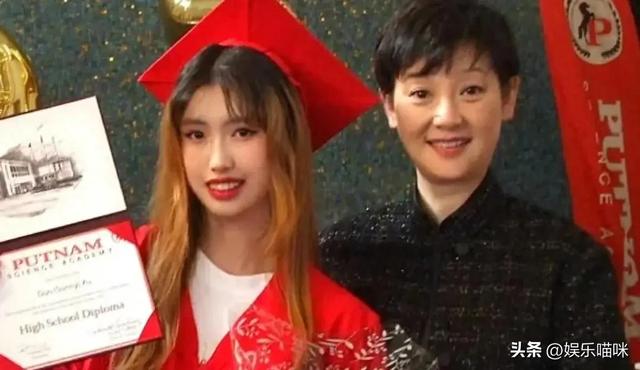 徐帆做梦也没料到!丁克了大半辈子,19岁的养女却和冯小刚很像