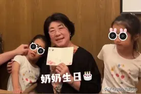 陈赫妈妈过生日，两个女儿帮奶奶吹蜡烛，张子萱为婆婆拍照好幸福图片
