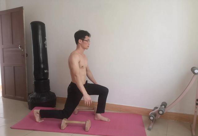 居家健身对身体最直接最有用的三个动作，比跑步方便，锻炼效果好