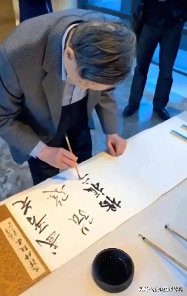 生日才过完17天，103岁杨振宁辞世，生前在翁帆庆生照里开怀大笑