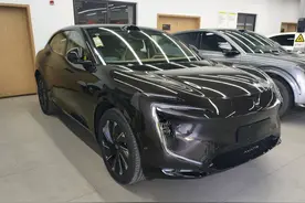 刚买的新车不能上牌，4S店掏钱做鉴定！这辆阿维塔07啥情况？图片