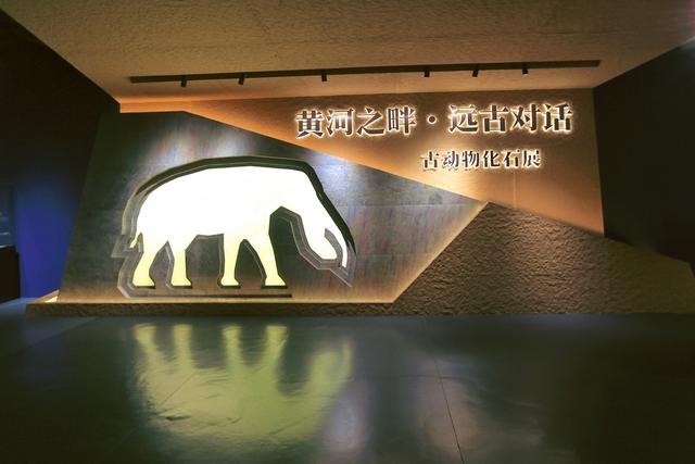 兰州黄河楼，被誉为“万里黄河第一楼”，在楼中还藏着众多博物馆