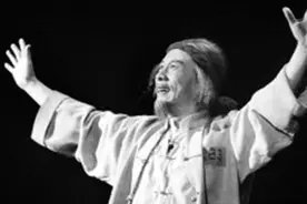 《红岩》“疯老头”原型韩子栋：装疯卖傻14年，逃出魔窟活到84岁图片