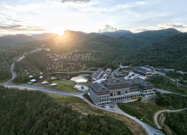 “湘见张家界 爱在七星山”七夕交响云游会在张家界七星山浪漫上演