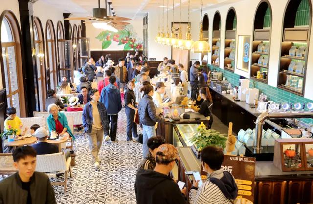 三场大赛嗨到年底！跟着冲浪赛游万宁，在暖冬里重温夏日