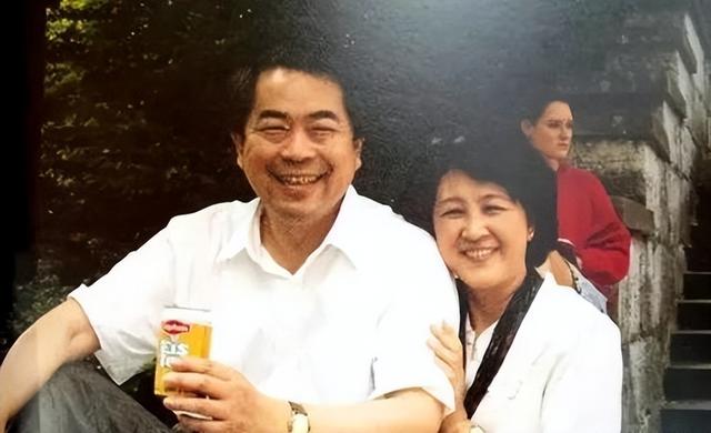 结婚仅 1 年，87 岁的范曾已衰老，比他小 50 岁的娇妻仍如花似玉