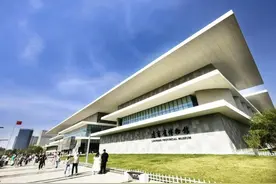 【跟着秋晚游沈阳】国庆假期前两日，辽博每天接待游客超1万人次“国宝《瑞鹤图》，太值得一看了！”图片