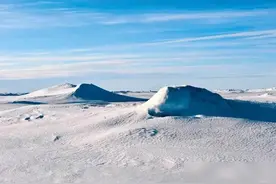 同样是地球两极，南极为何不能随便登陆，北极却可以？有何不同？图片