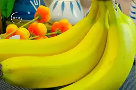 香蕉放2天就黑了？老果农教您一妙招，这样放半个月都不黑不坏图片