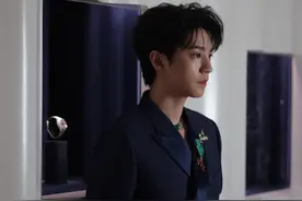 24岁王源撞上25岁王俊凯 瞬间懂了 什么叫“相由心生” 差距太明显图片