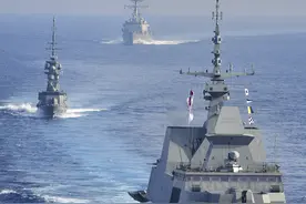 东部战区硬刚美加军舰过航台海图片