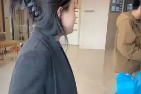 女子在酒店开钟点房洗羽绒服，还带烘干，网友：脑子真好使。图片