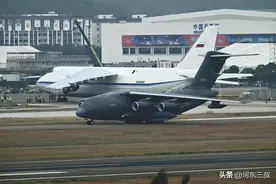 俄罗斯依然有底气，安124和运20同框，俨然大人和小孩的区别图片