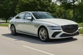 2025 Genesis G80 首次试驾评测：彻头彻尾的经典奢华图片