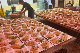 广西一女孩考上广西民族大学，升学宴摆200桌，网友:三年学费到手图片