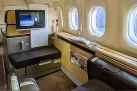 全球5大航空头等舱：可躺平的双人床，还有独立套房、卫浴空间图片