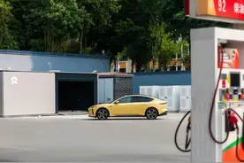 拉吉利入伙，首涉运营车业务，蔚来CEO李斌在内部讲话中谈及开放换电的话，没打白条图片