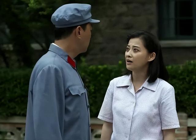 96年妻子考上大学跟我离婚，我伤心去当兵，12年后提干竟意外重逢