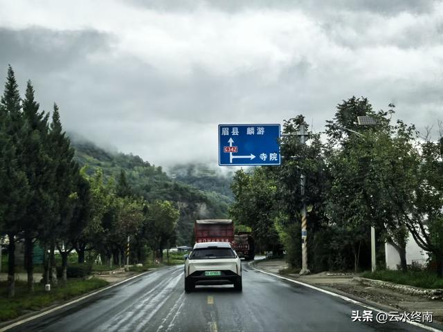 宝鸡这个县要是升成市，就改名猕猴桃市，简称“猕市”，看行不行