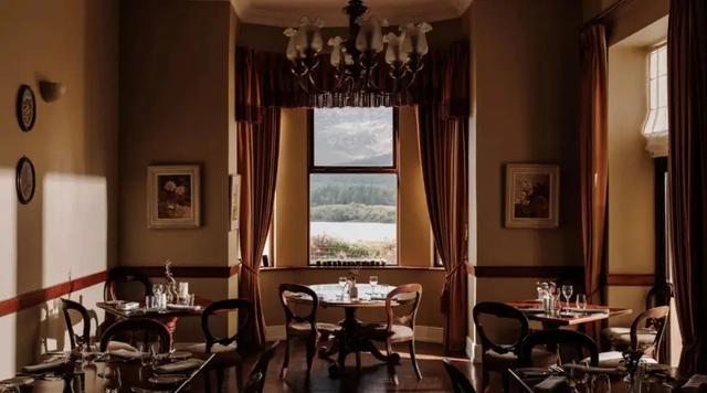 雨伴诗篇降！曼坎・马甘月忌仪式	，乌斯内赫山聚追思人