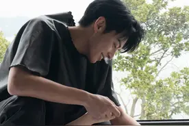 合体营业！王鹤棣白鹿写真大片恣意享受自然图片