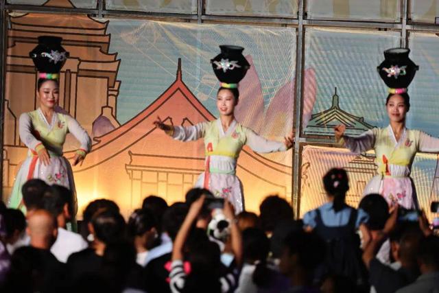 整新活儿！新民大街火的不得了！董宇辉也来了