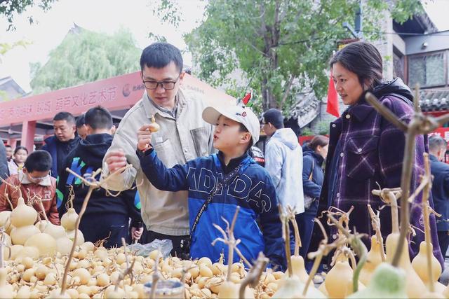 十七届江北水城·两河明珠（聊城）葫芦文化艺术节第二天人气沸腾